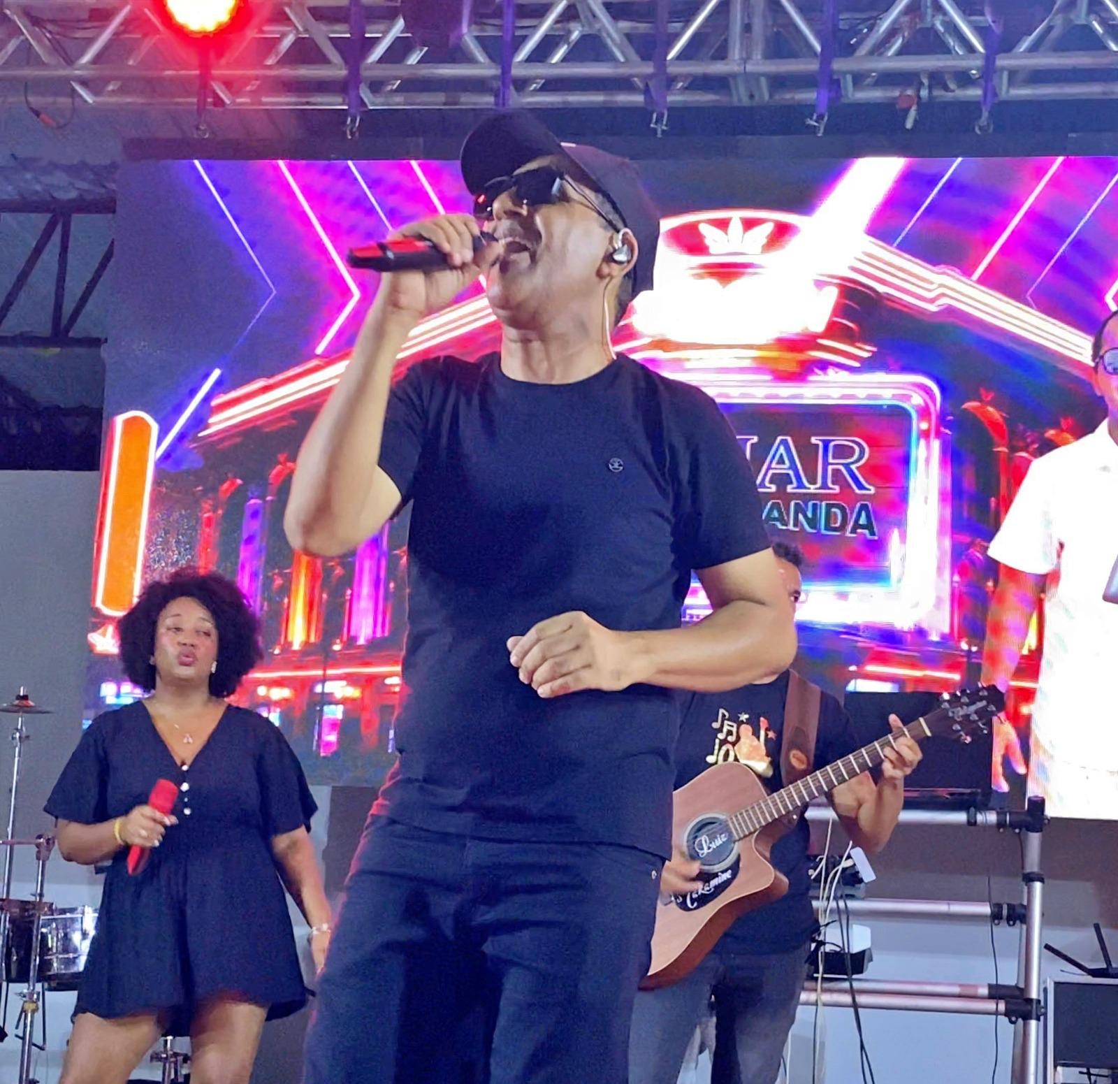 ITAMAR & BANDA É ATRAÇÃO CONFIRMADA NA NOITE DE HOJE, 31, NO RÉVEILLON NA CIDADE DE GENTIO DO OURO/BA.