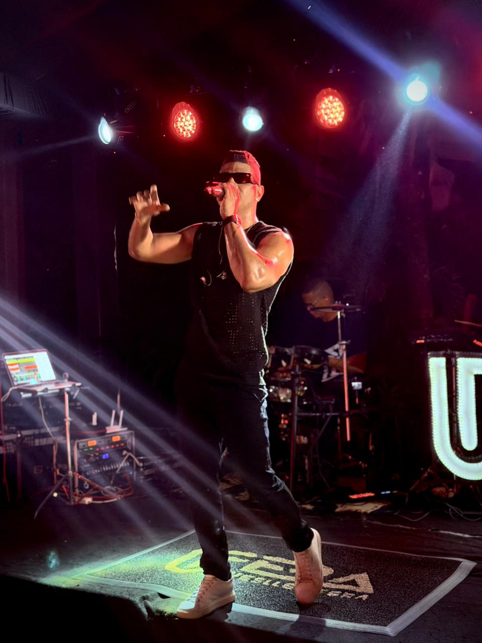 Show de Ufera transforma o Réveillon Summer House Genibapu 2026 em uma noite inesquecível em Guarajuba.